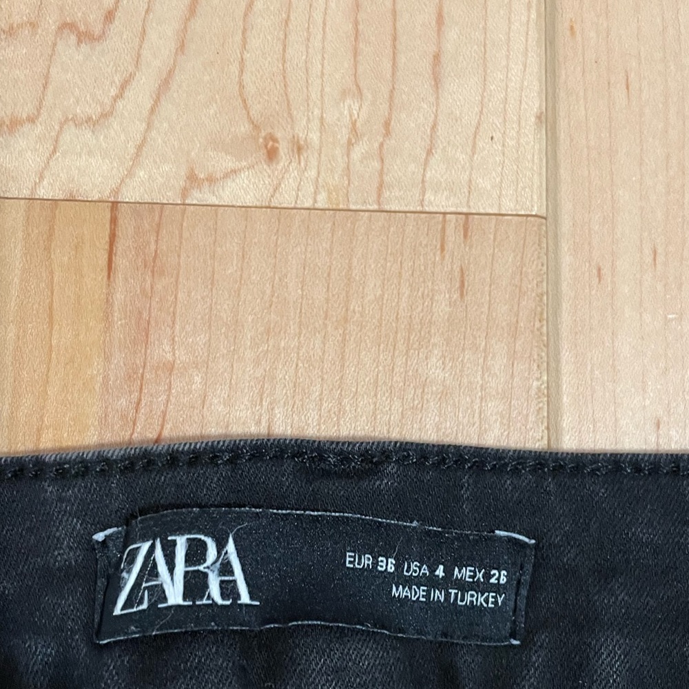 Used pants by ZARA size 4